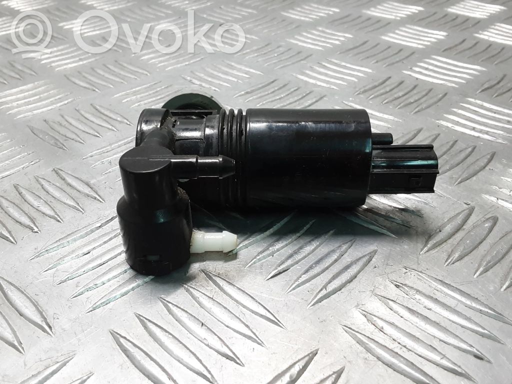 Volvo V40 Windscreen/windshield washer pump 