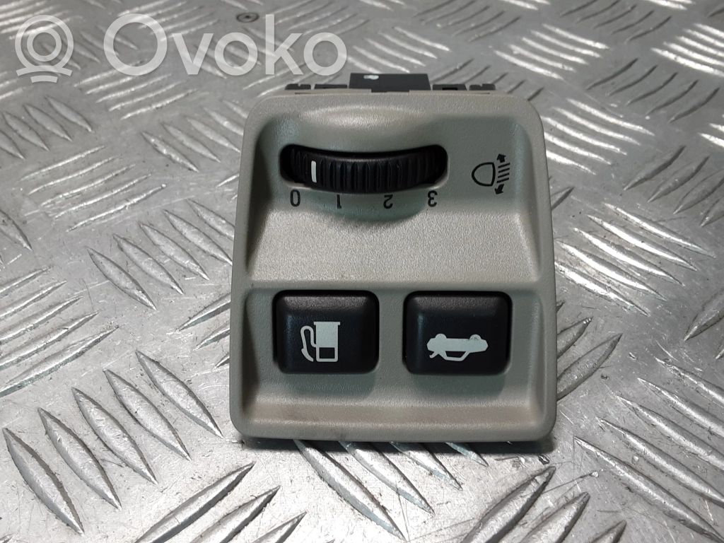 Jaguar S-Type Fuel tank opening switch 