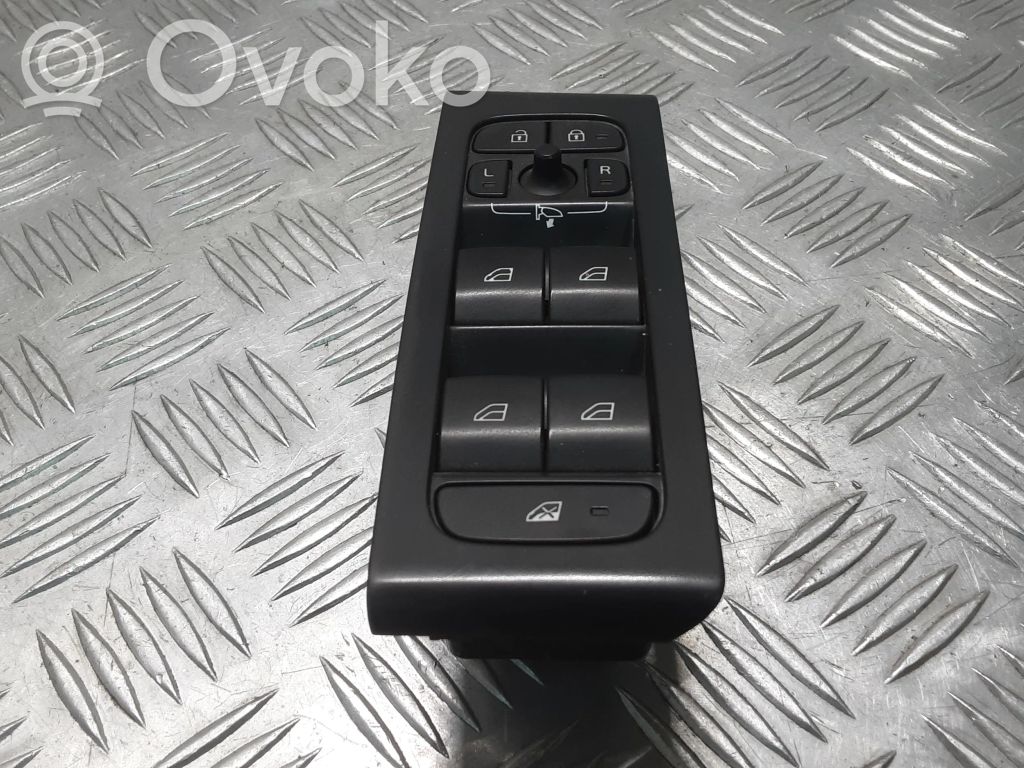 Volvo XC40 Electric window control switch 