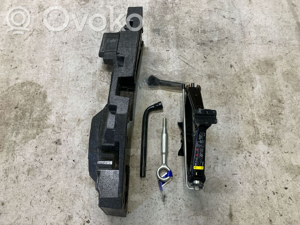 Tool set   31680604,31381637,31680312,32271585