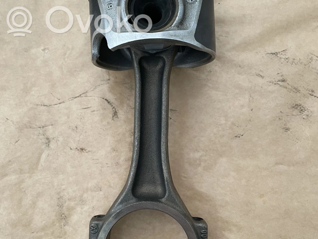Audi A4 S4 B8 8K Tłok z korbowodem 