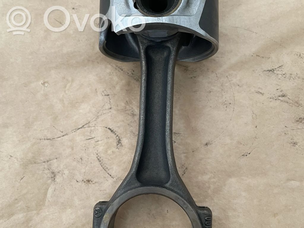 Audi A4 S4 B8 8K Tłok z korbowodem 