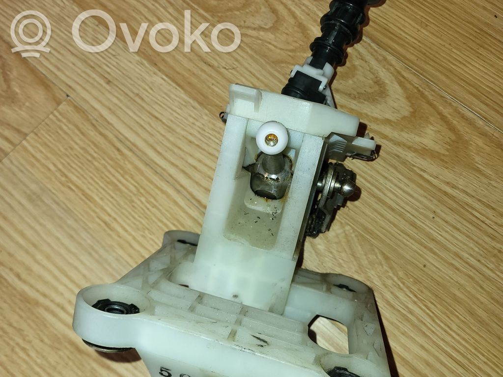 Mitsubishi Grandis Gear shifter/selector 