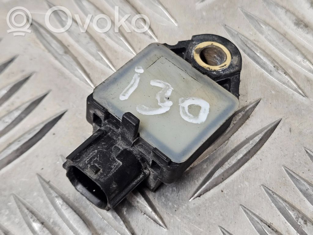 Hyundai i30 Airbag deployment crash/impact sensor 