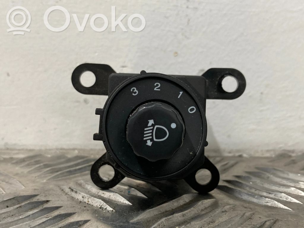 Headlight level height control switch   M30424