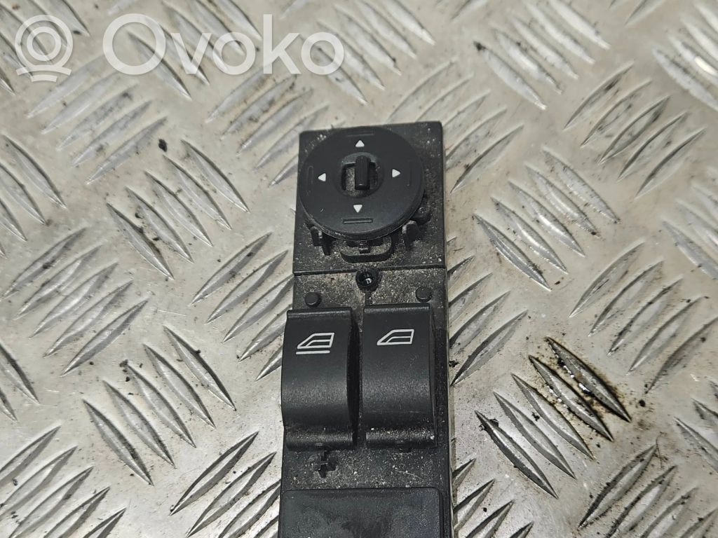 Ford Focus Electric window control switch 