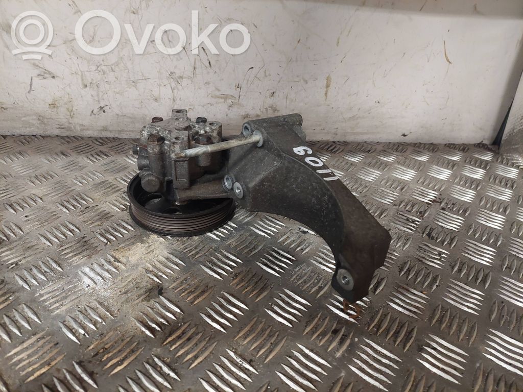 Opel Insignia A Generator/alternator bracket 