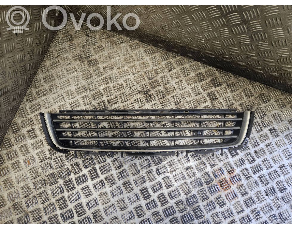 Opel Astra H Front bumper upper radiator grill 