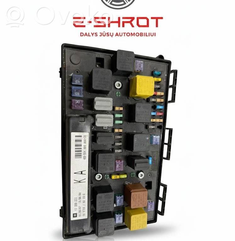 Opel Astra H Fuse module 