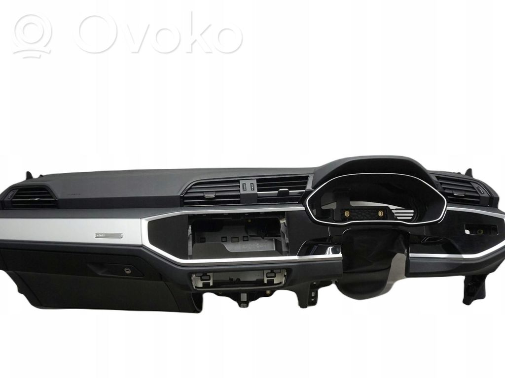 Audi Q3 F3 Panelė 