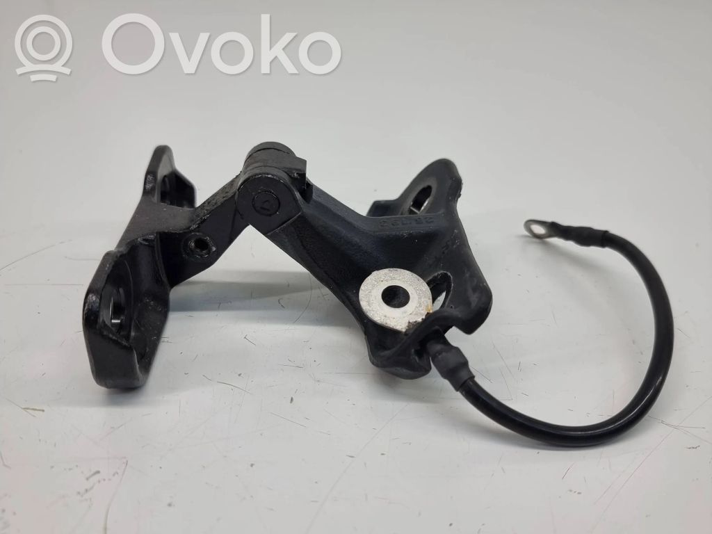 Tailgate/trunk/boot hinge   K8D242900AD