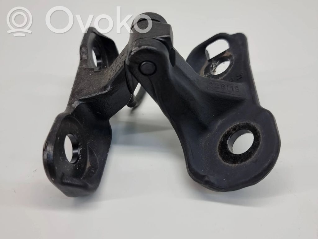 Tailgate/trunk/boot hinge   K8D242901AD