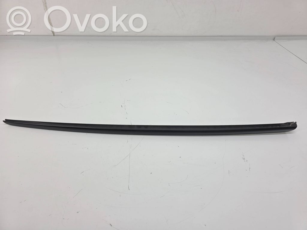 Windshield trim   8W6854328B