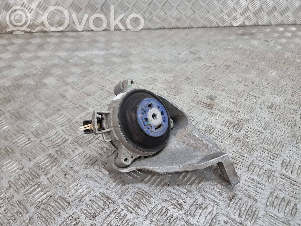 Porsche Macan (95B) Engine mount bracket 