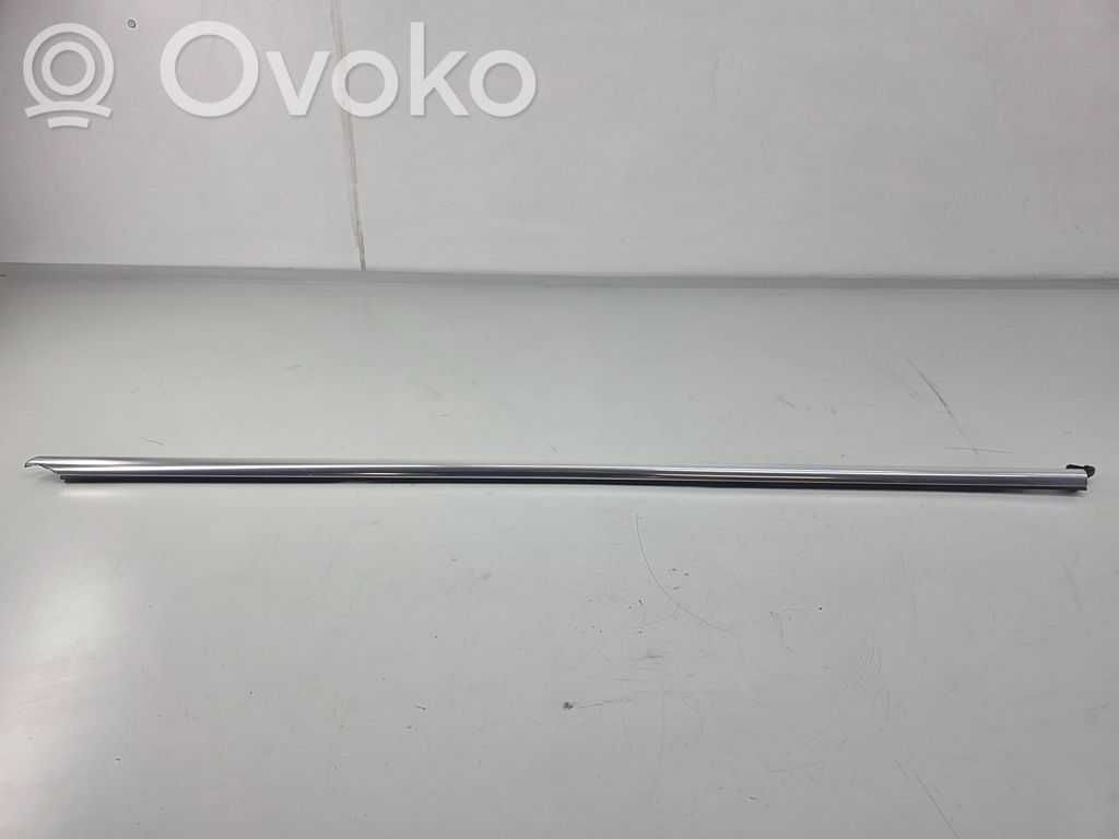 Volkswagen PASSAT B8 Takaoven lasin muotolista 