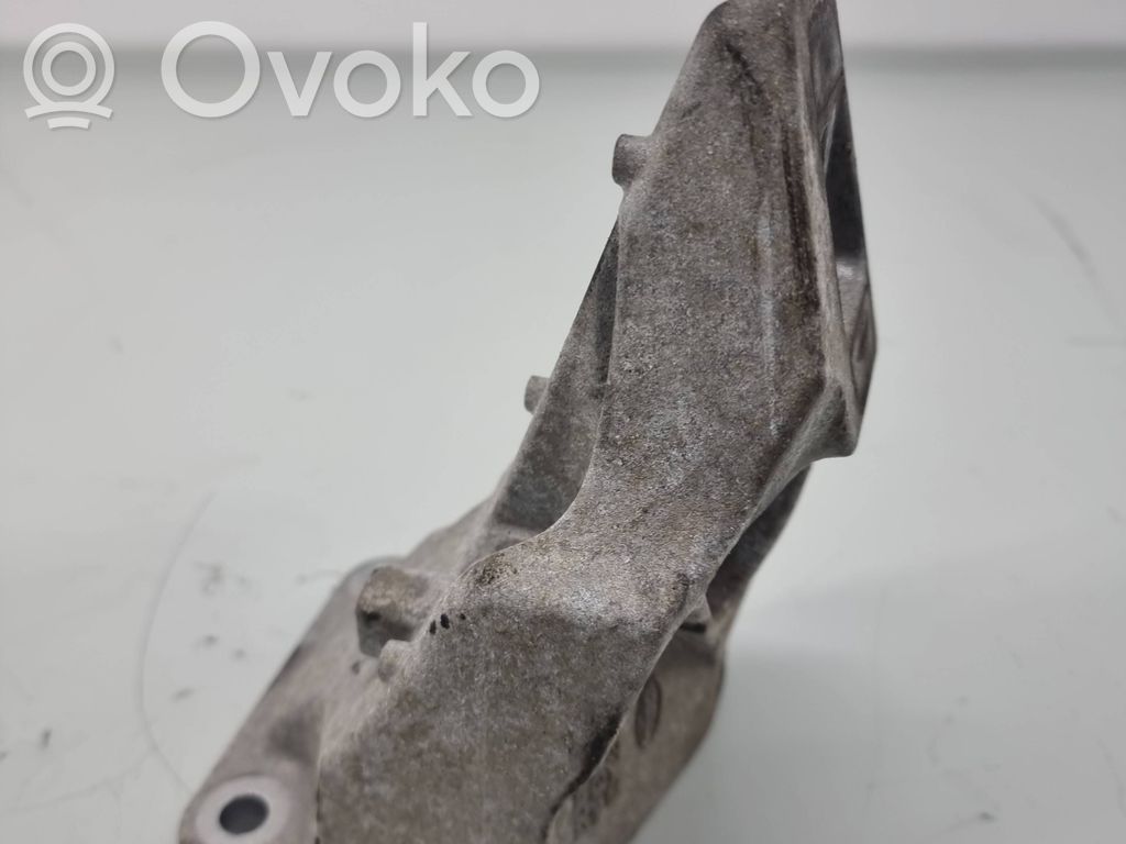Land Rover Range Rover Sport L494 Engine mounting bracket 