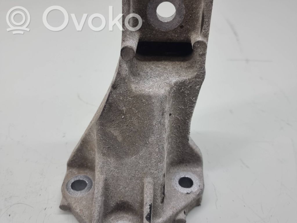 Land Rover Range Rover Sport L494 Engine mounting bracket 