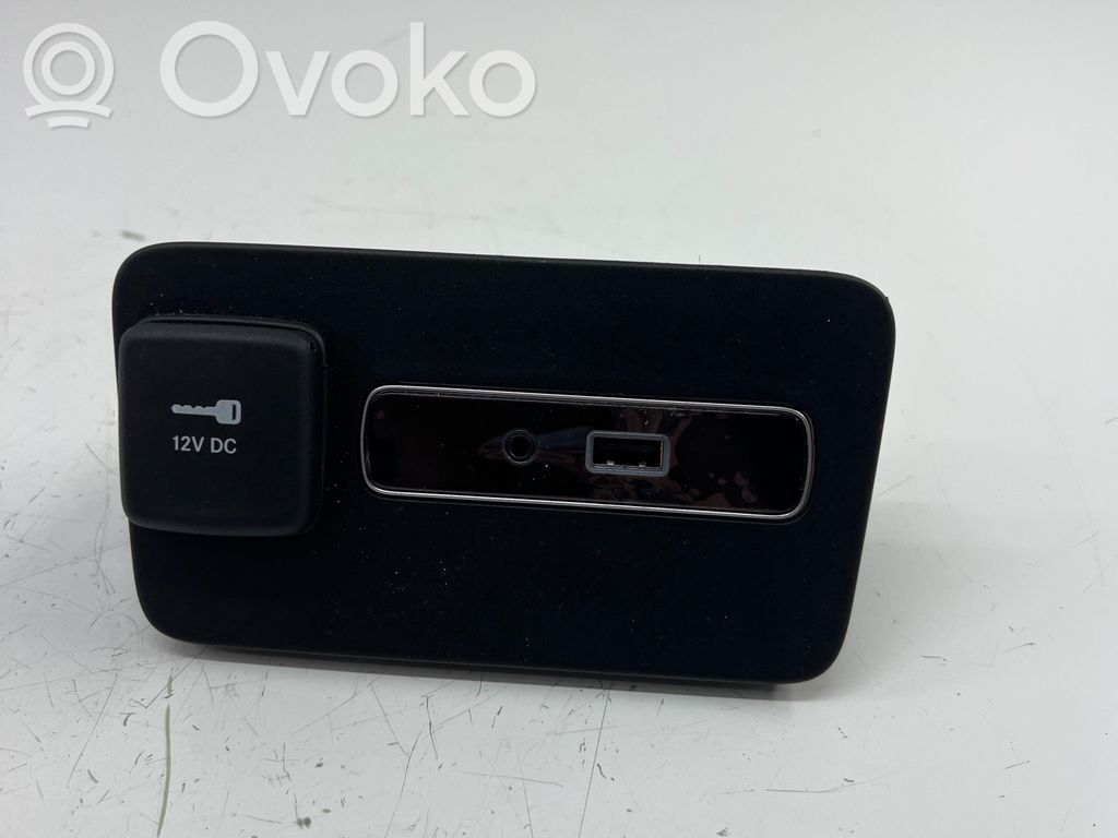 Alfa Romeo Giulia Enchufe conector USB 