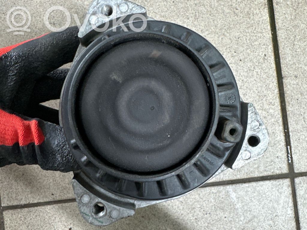 Engine mount bracket   68623513,6851263