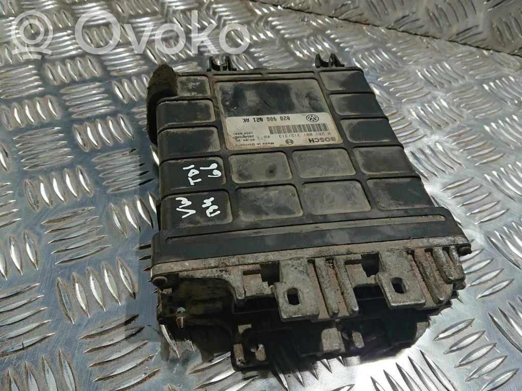 Volkswagen PASSAT B4 Engine control unit/module 
