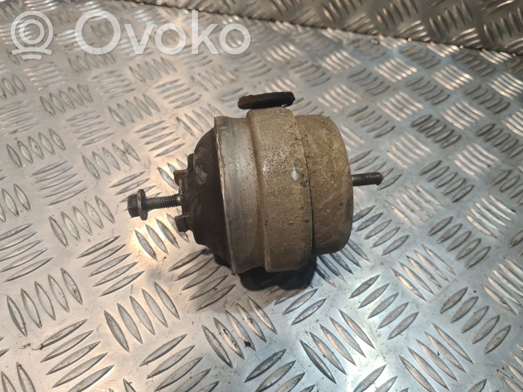 Audi A4 S4 B6 8E 8H Wspornik / Mocowanie silnika 