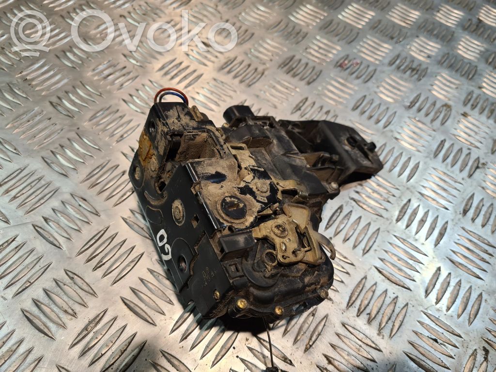 Volkswagen PASSAT B5 Rear door lock 