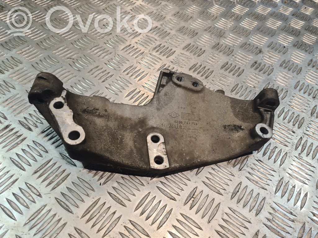Renault Laguna III Engine mounting bracket 