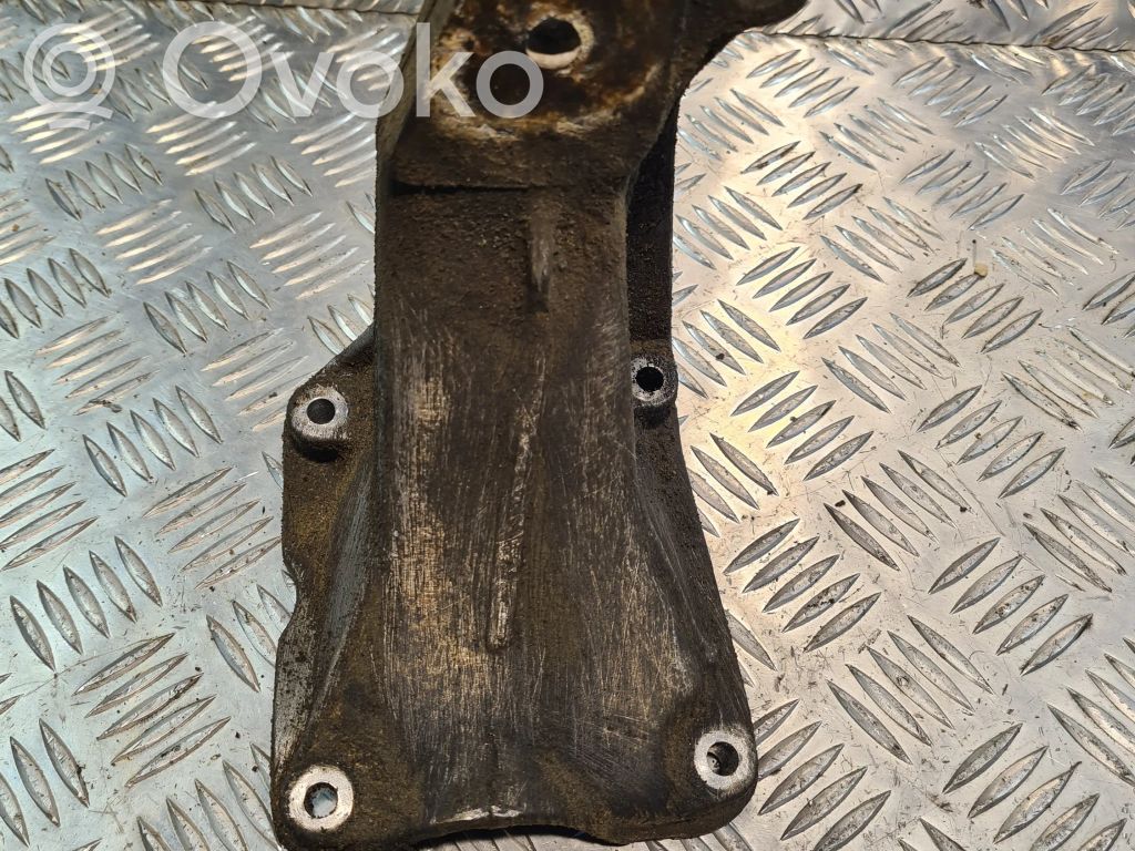 Volkswagen Polo III 6N 6N2 6NF Engine mounting bracket 