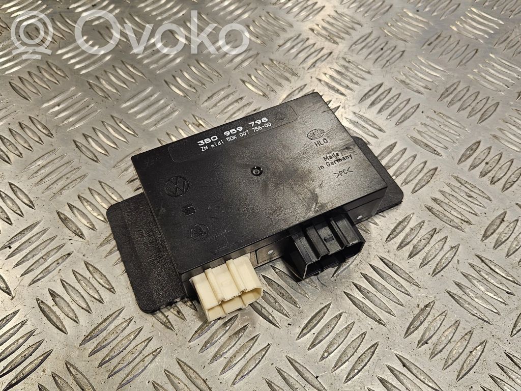 Volkswagen PASSAT B5 Module de contrôle carrosserie centrale 