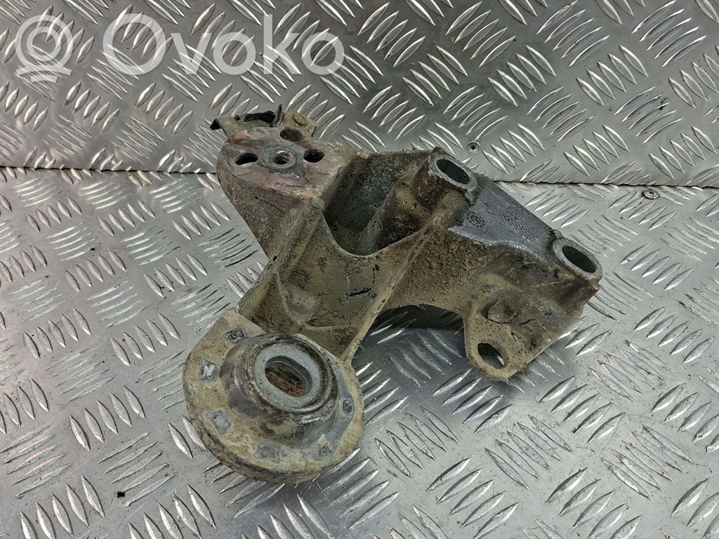 Audi A6 S6 C5 4B Engine mounting bracket 