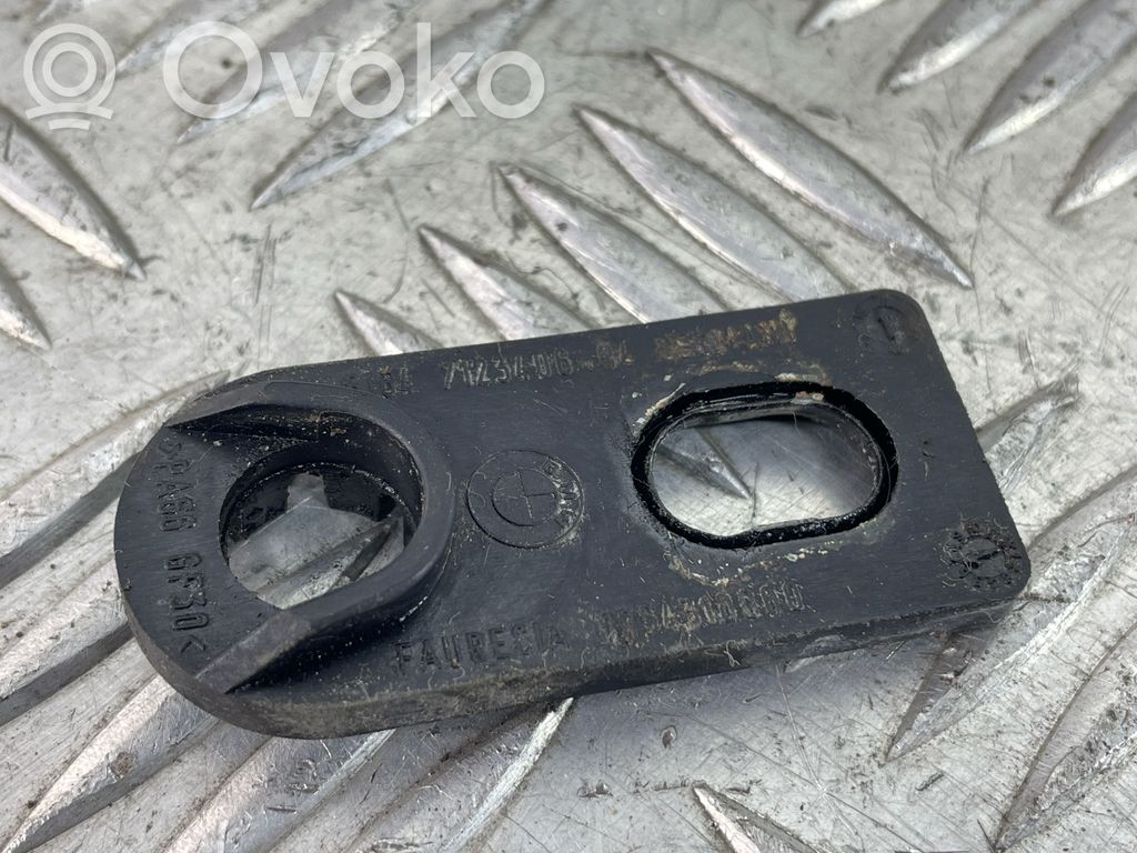 BMW 1 E81 E87 Radiator mount bracket 