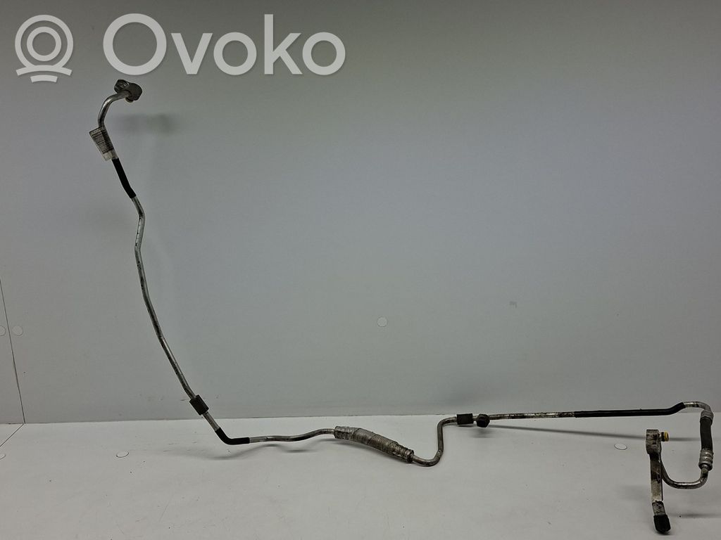 BMW 1 E81 E87 Ilmastointilaitteen putki (A/C) 