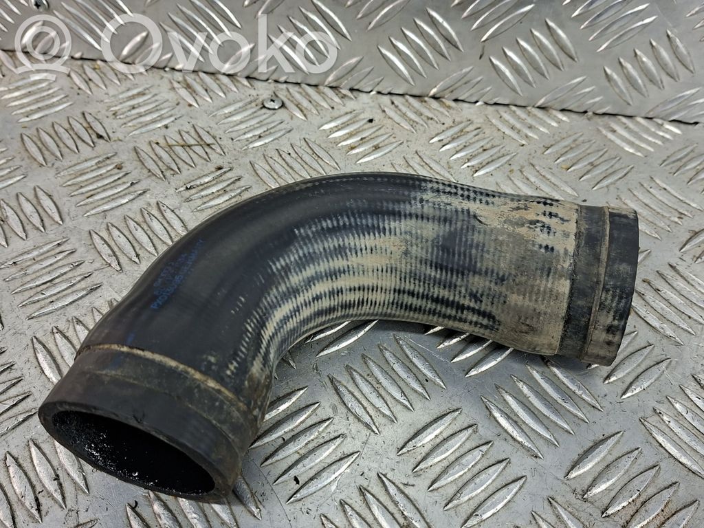 Volkswagen PASSAT B5 Furtun/conductă intercooler 