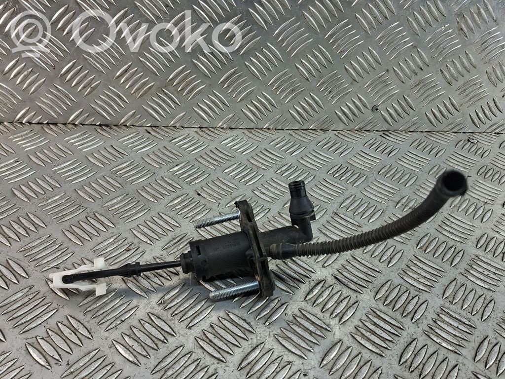 Opel Astra J Kytkimen pääsylinteri 