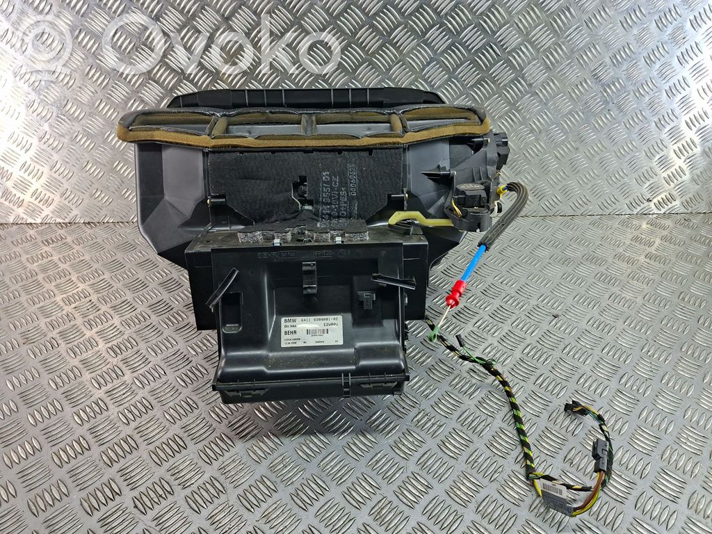 BMW X3 E83 Montaje de la caja de climatización interior 