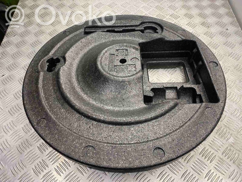 Volvo V40 Caja de herramientas 