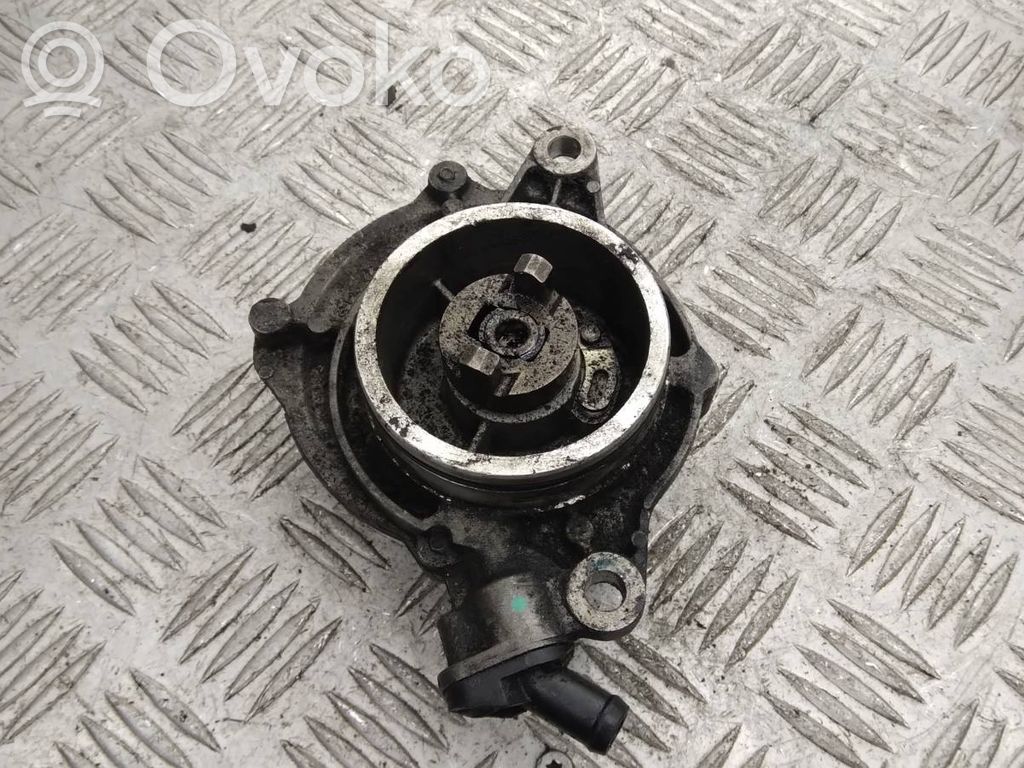 BMW 5 E60 E61 Vacuum pump 