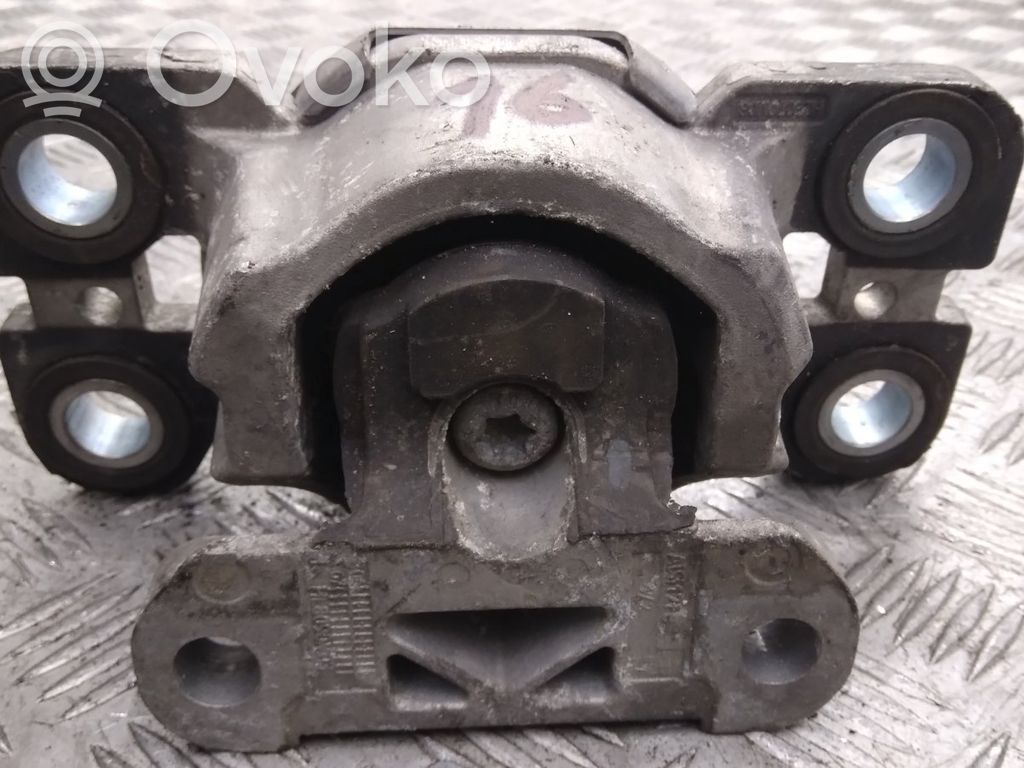 Volvo S80 Engine mount bracket 