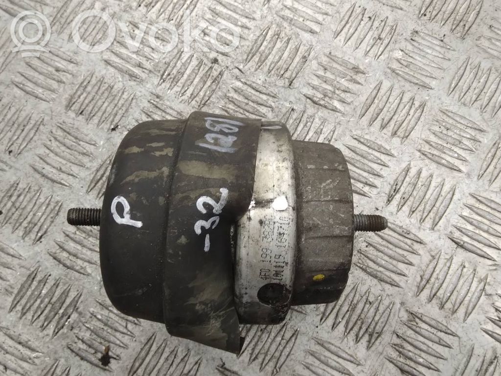 Audi A5 8T 8F Engine mount bracket 
