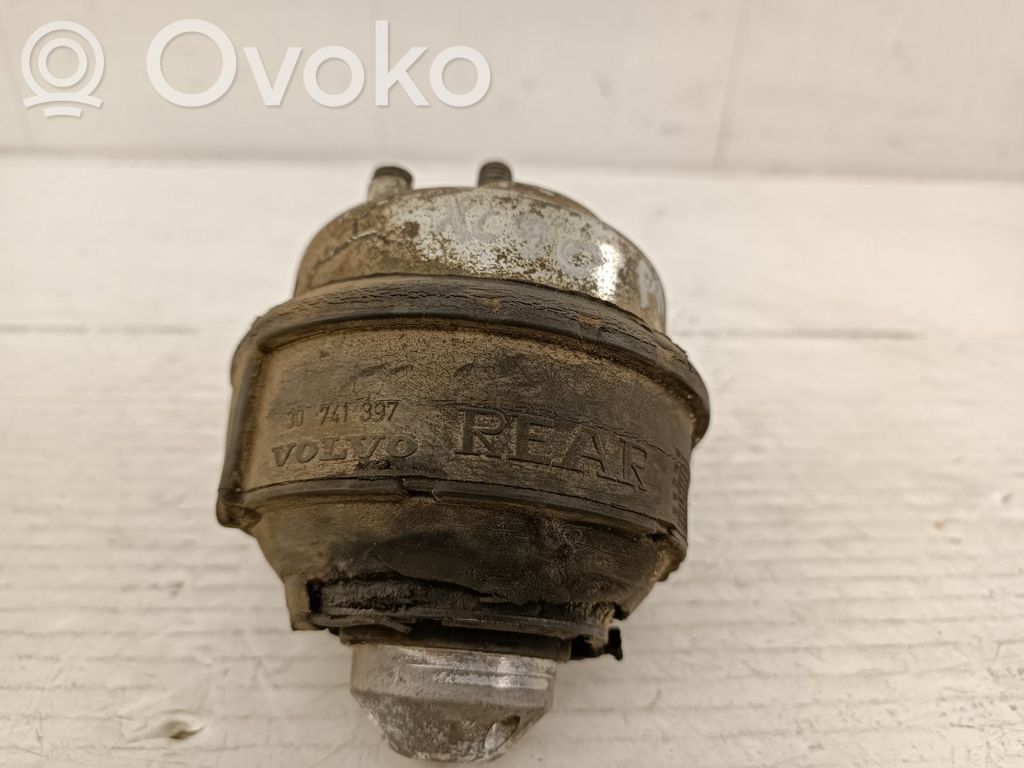Volvo XC90 Engine mount bracket 
