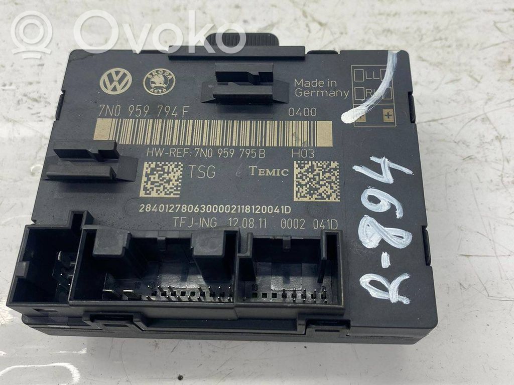 Volkswagen PASSAT B8 Door control unit/module 