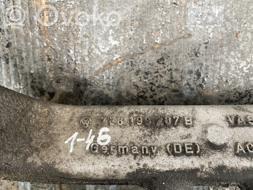 Audi Q7 4L Rama pomocnicza przednia 