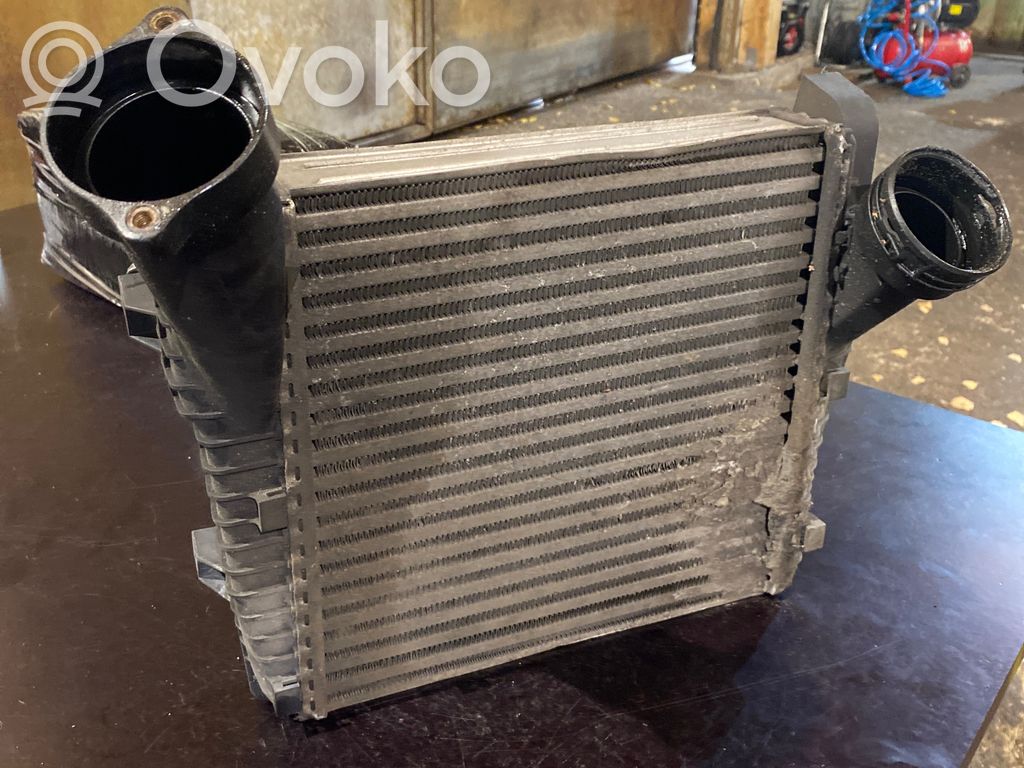 Audi Q7 4L Interkūlerio radiatorius 