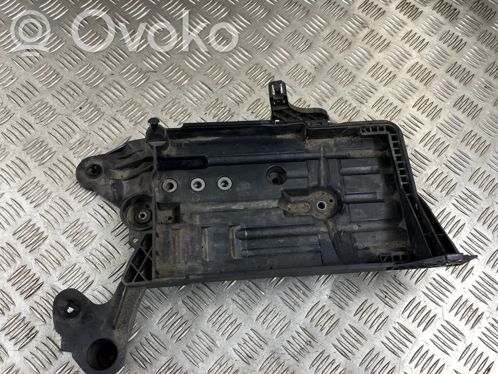 Volkswagen PASSAT B8 Akun alusta 