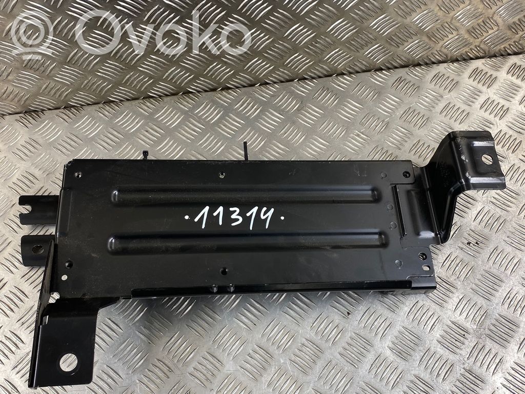 Audi RS Q8 Akumuliatoriaus tvirtinimo padas 