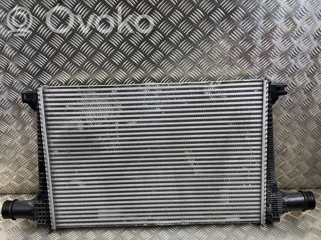 Interkūlerio radiatorius   4M0145805M