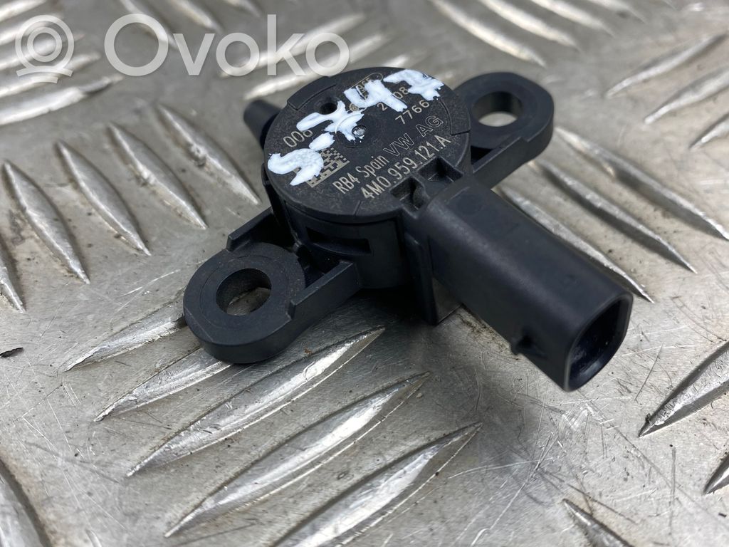 Audi Q7 4M Airbag deployment crash/impact sensor 