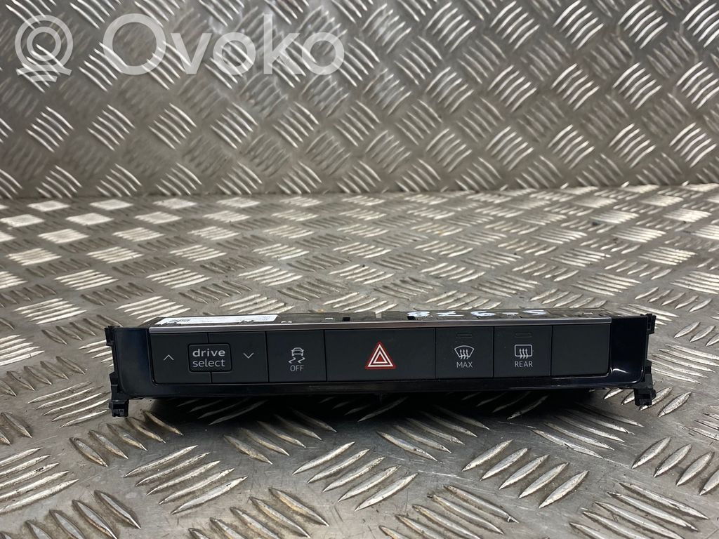 Audi Q7 4M Hätävilkkujen kytkin 