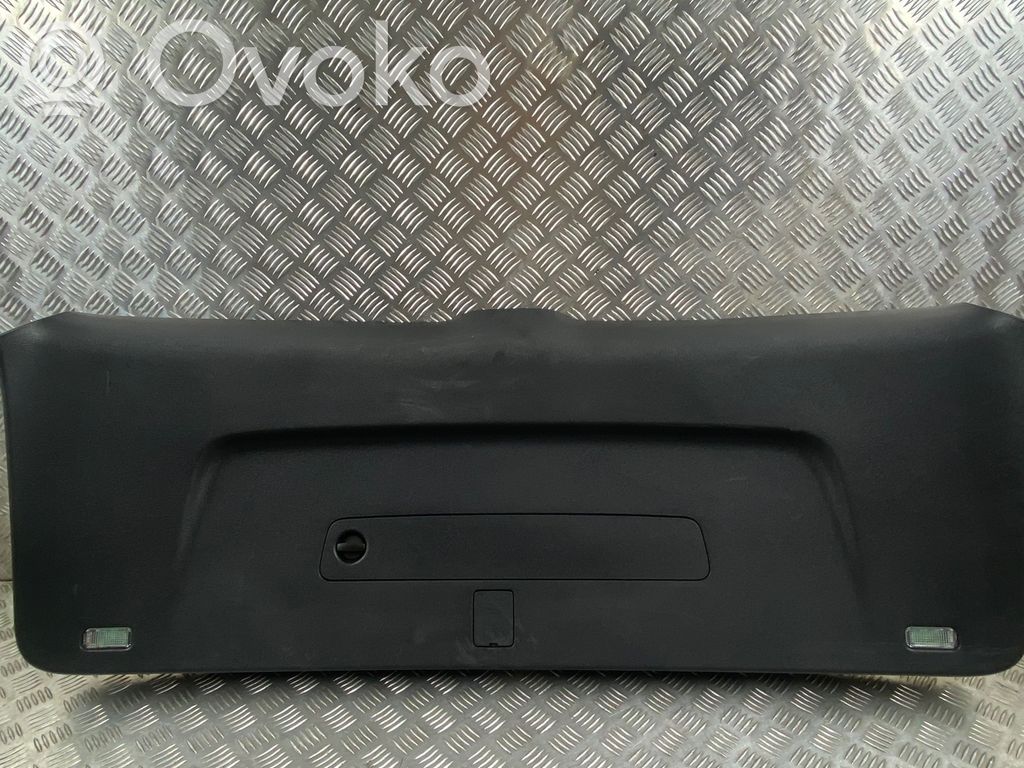 Audi Q7 4M Takaluukun alaosan verhoilu 