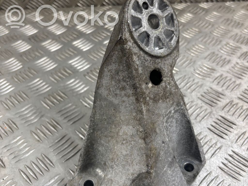 Volkswagen Touareg II Engine mounting bracket 